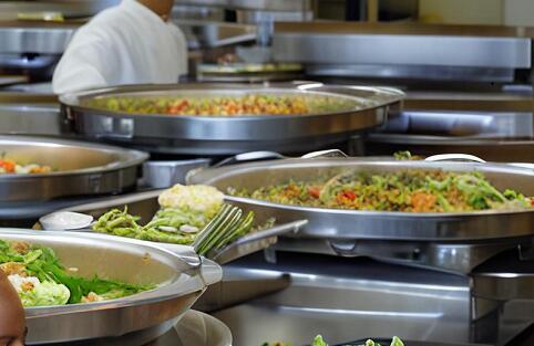 在大學(xué)食堂里包個(gè)窗口掙錢嗎？需要考慮哪些因素